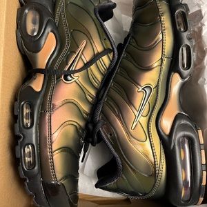 NEW RELEASE!! Nike Airmax Plus OH Scarab. Men’s Size 9. Run small,fits men’s 8.5